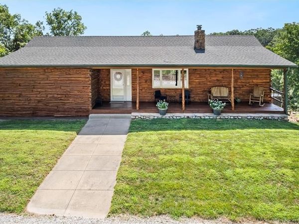 28060 Uncle Bob Avenue, Clinton, MO 64735