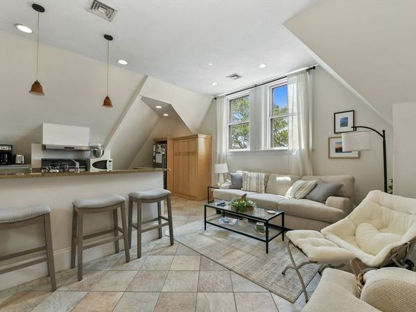 1774 Beacon St, Unit 6, Brookline, MA 02445