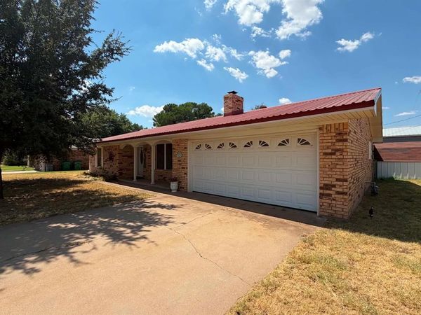 1209 Park Street N, Seymour, TX 76380