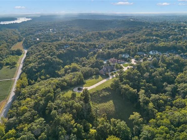67 Castle Bluff Drive , Unincorporated, MO 63304