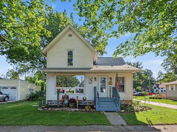 812 6th Avenue, Lake Odessa, MI 48849