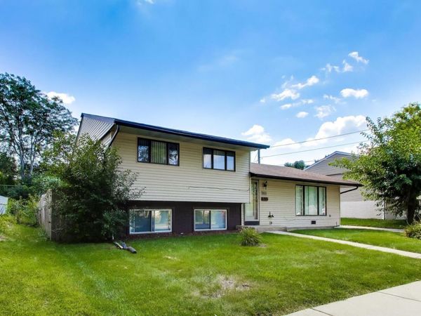 655 Thornwood Drive , Buffalo Grove, IL 60089