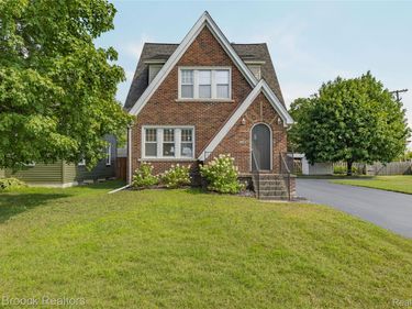 2222 Montroyal Avenue, Waterford Township, Mi 48328
