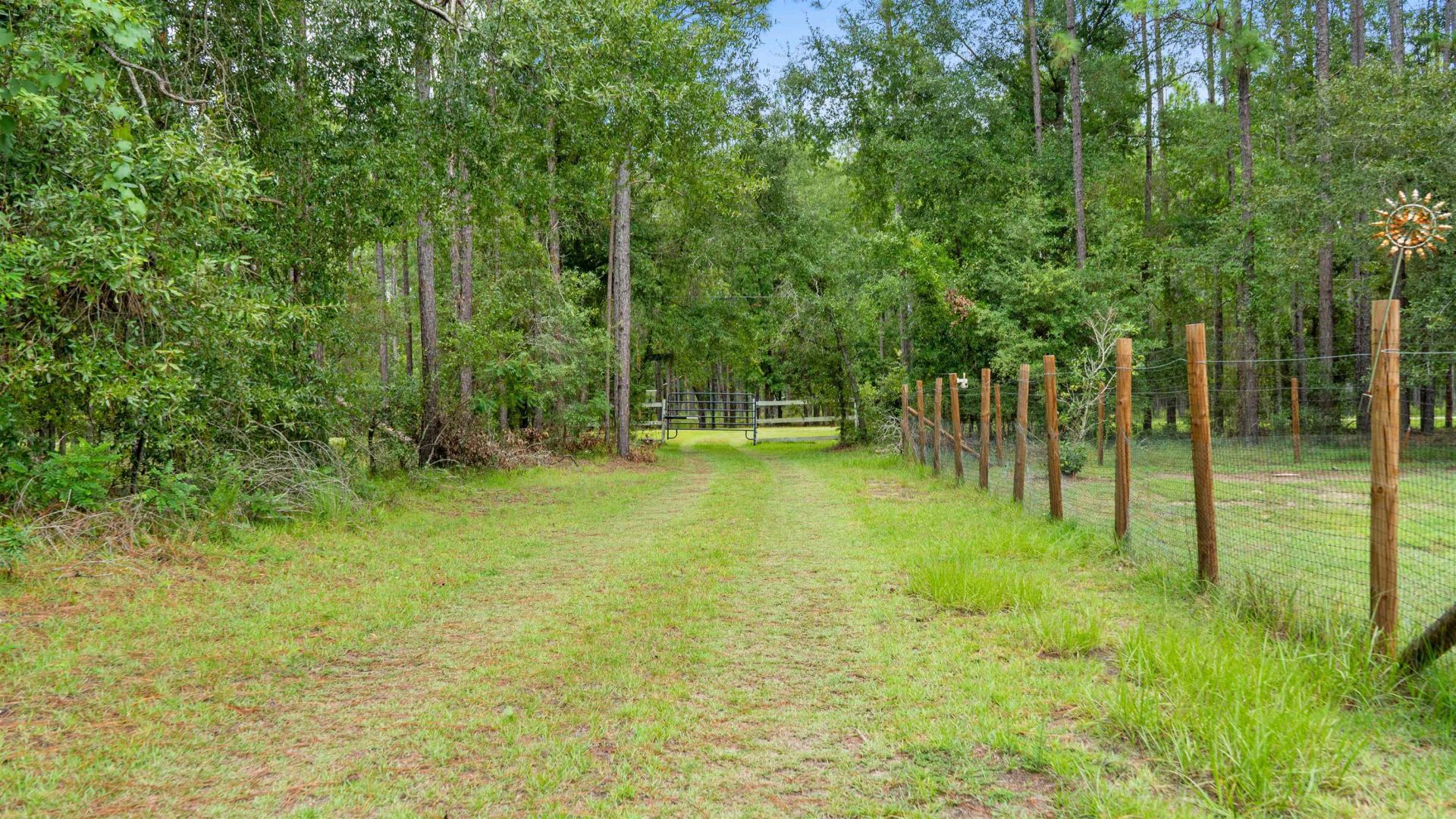 780 NE Condurango Lane, Lee, FL 32059 Photo