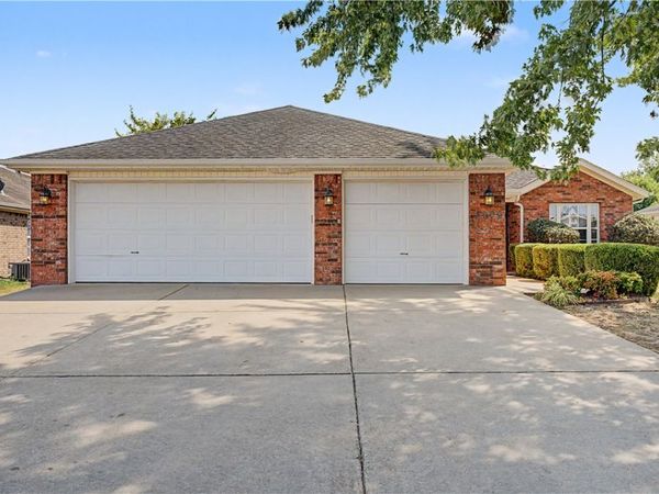 3909 SW Moline Avenue, Bentonville, AR 72712