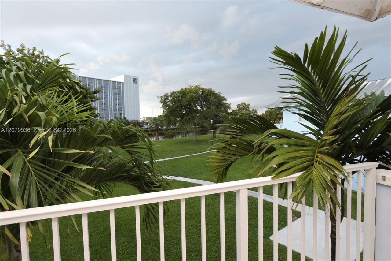 7660 SW 82nd St , Unit H208, Miami, FL 33143 Photo
