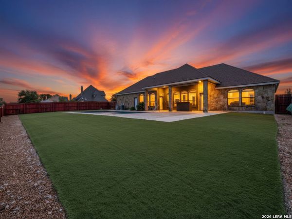201 Abrego Lake, Floresville, TX 78114