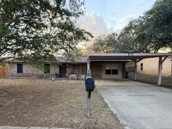 613 VAL VERDE DR, Pleasanton, TX 78064