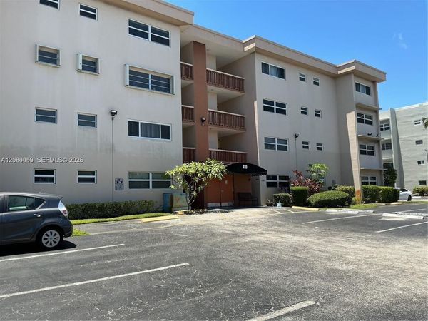 410 SE 2nd St, Unit 318, Hallandale Beach, FL 33009