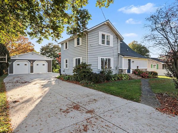 34 S Main Street NW, Casnovia, MI 49318