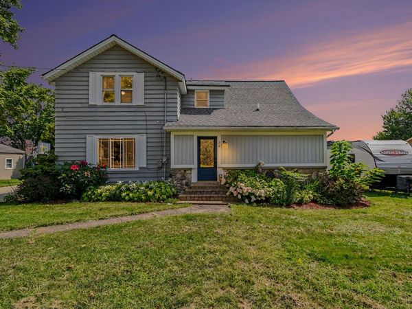 34 S Main Street NW, Casnovia, MI 49318