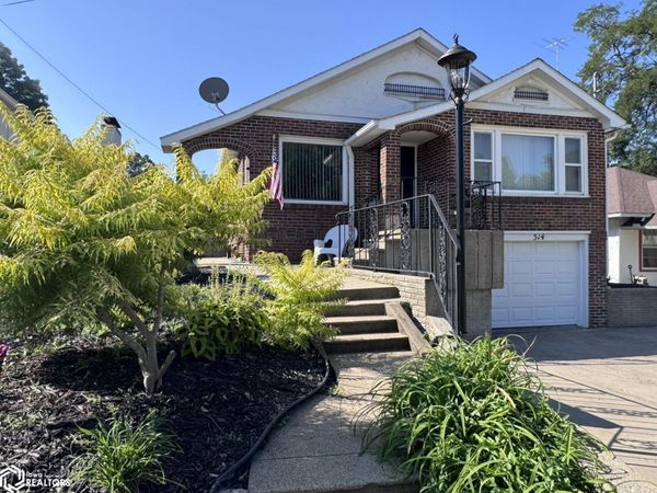 514 W Maple Street, Centerville, IA 52544
