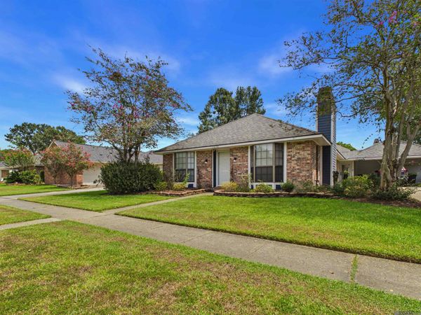 1058 Bullrush Dr, Baton Rouge, LA 70810