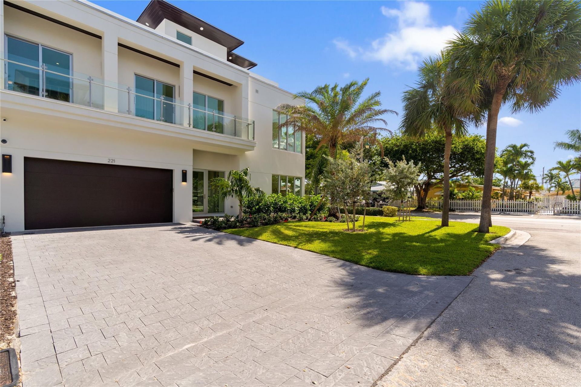 221 Shore Court, Lauderdale by the Sea, FL 33308 Photo