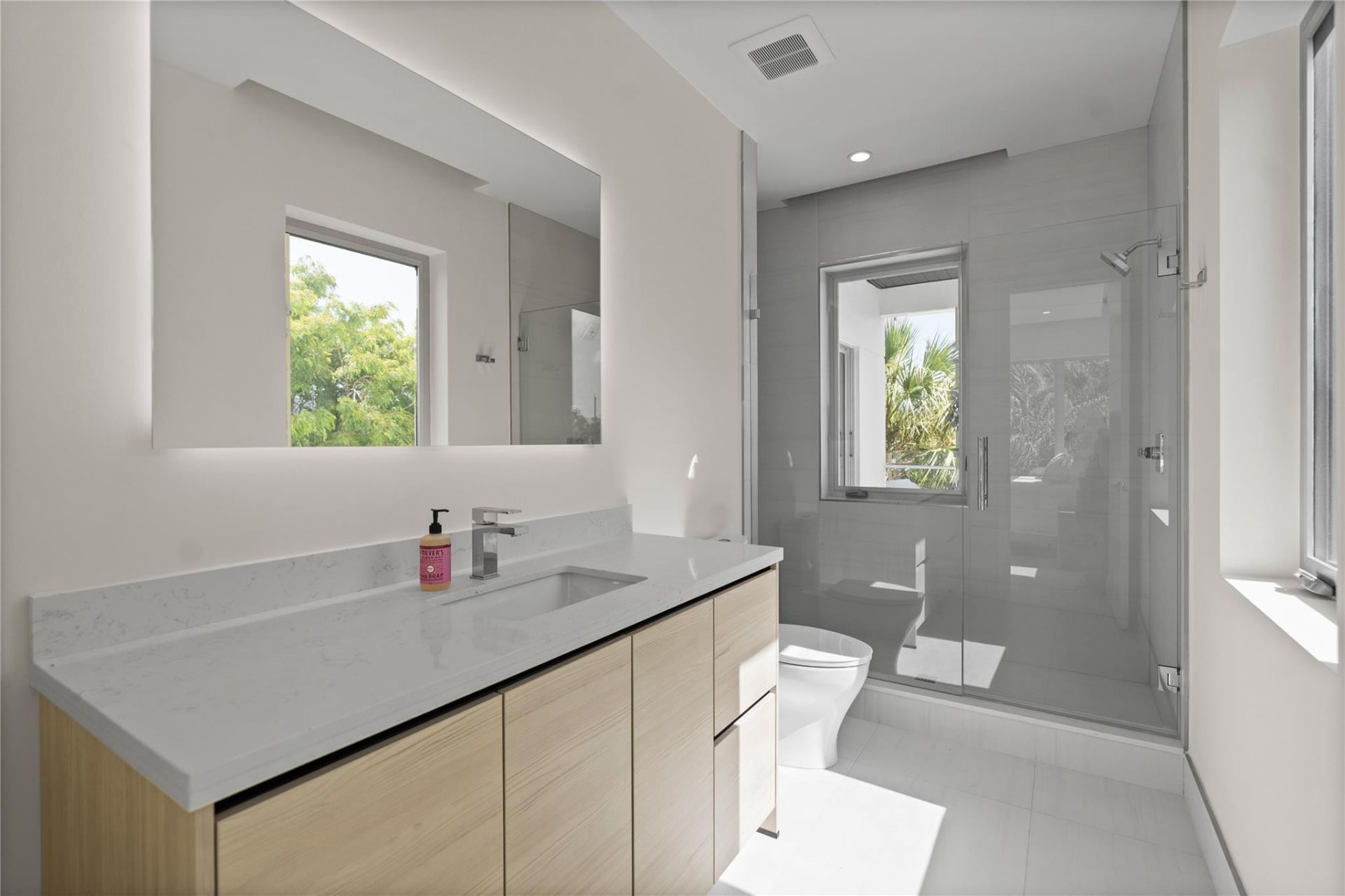 221 Shore Court, Lauderdale by the Sea, FL 33308 Photo