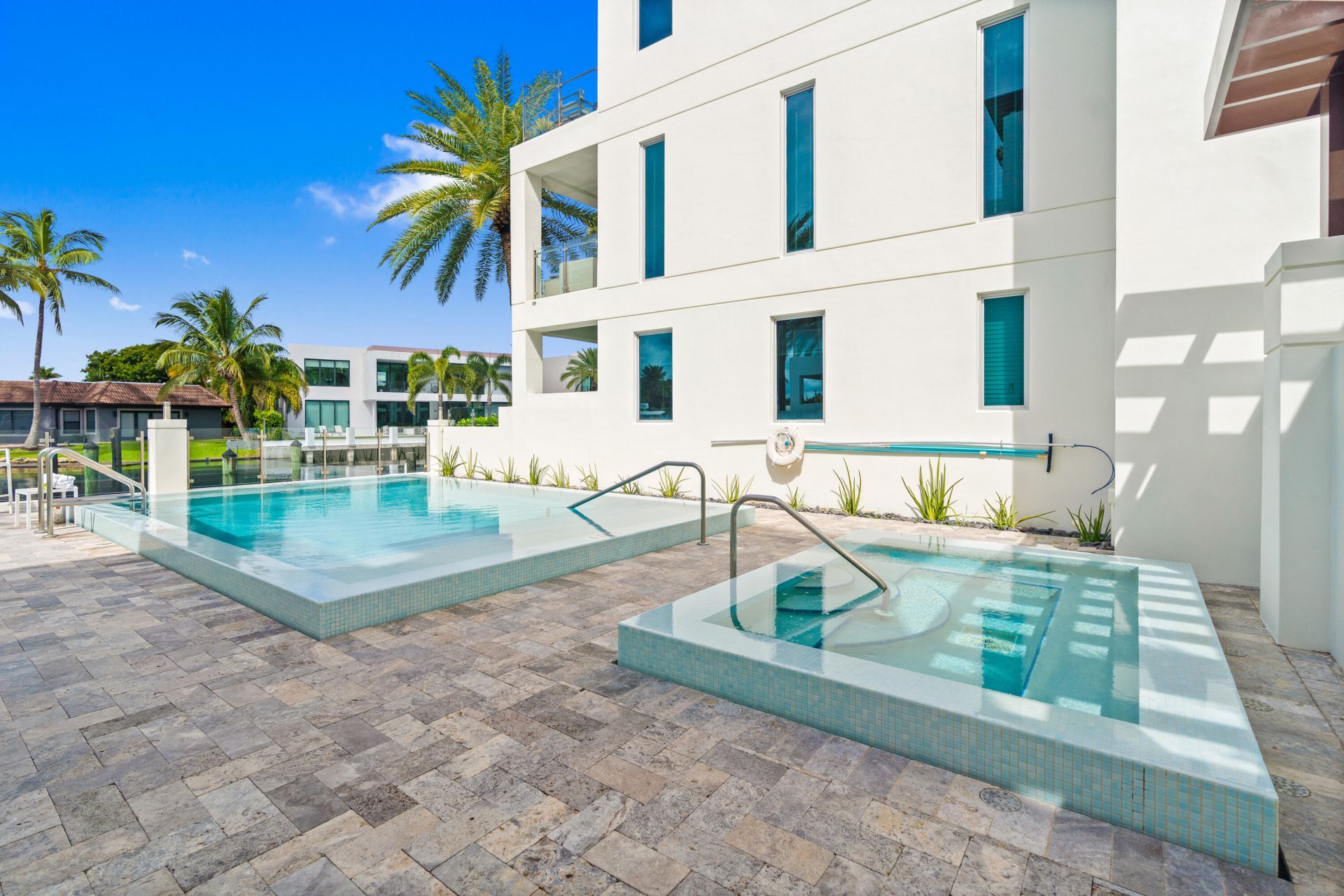 221 Shore Court, Lauderdale by the Sea, FL 33308 Photo