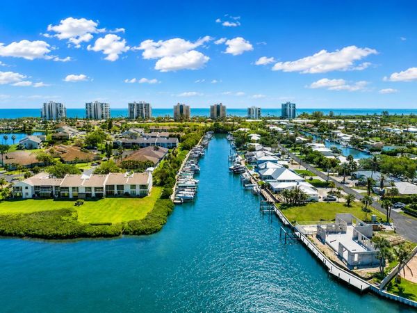 3209 S LAKEVIEW Circle, Unit 8105, Hutchinson Island, FL 34949