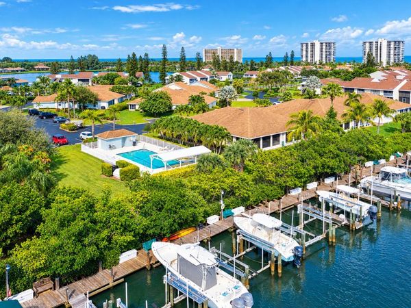 3209 S LAKEVIEW Circle, Unit 8105, Hutchinson Island, FL 34949
