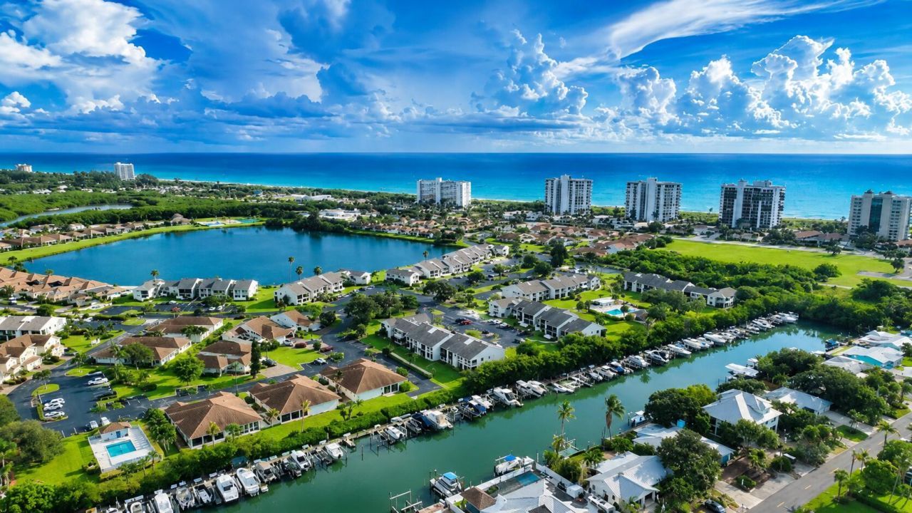 3209 S Lakeview Circle, Unit 8105, Hutchinson Island, FL 34949 Photo