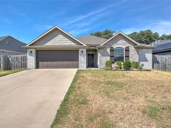 818 Copper Street , Lowell, AR 72745
