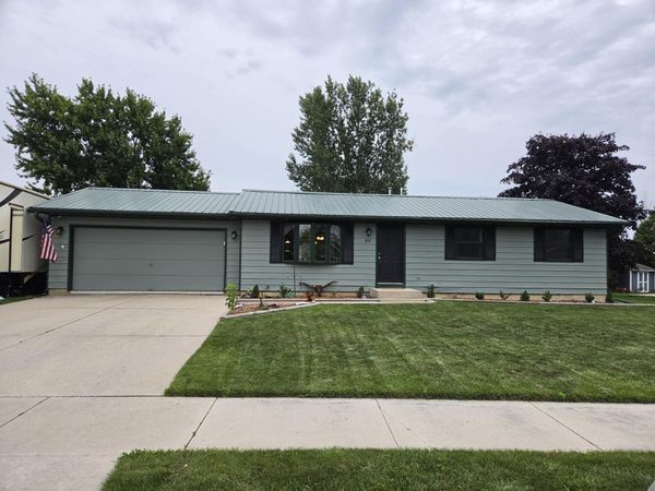 407 Zuider Ln, Oostburg, WI 53070