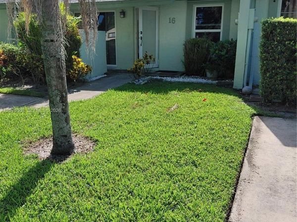 16 Camden Ln , Boynton Beach, FL 33426