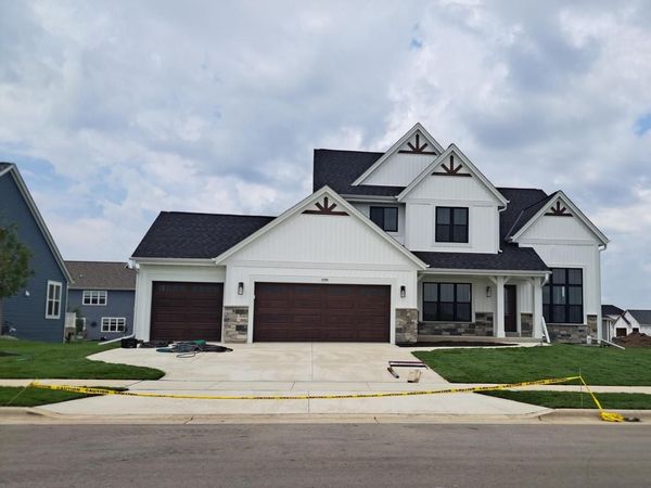 1750 Whalen DRIVE, Oconomowoc, WI 53066