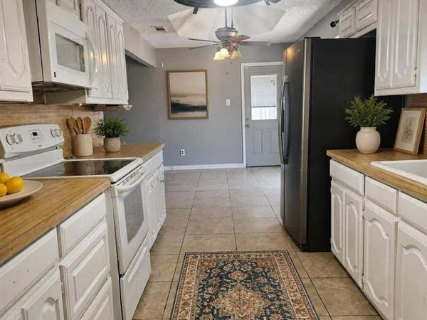 134 Ridgeway Drive , Red Oak, TX 75154