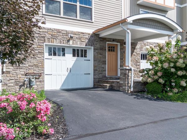 9 Maple Leaf Drive , Old Forge, PA 18518
