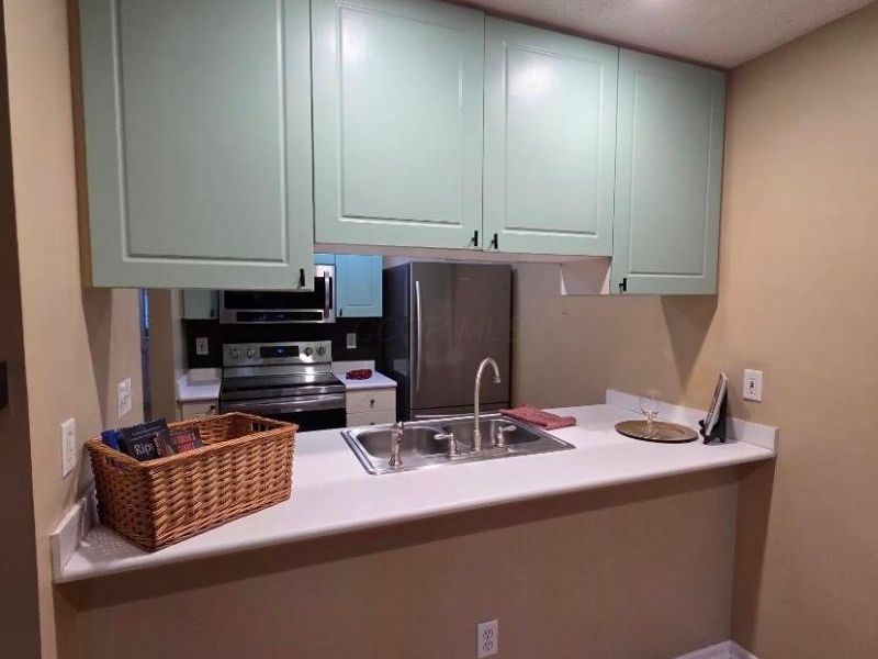 4693 Athalia Drive, Unit 23D, Columbus, OH 43228 Photo 12