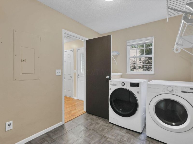 4693 Athalia Drive, Unit 23D, Columbus, OH 43228 Photo 16
