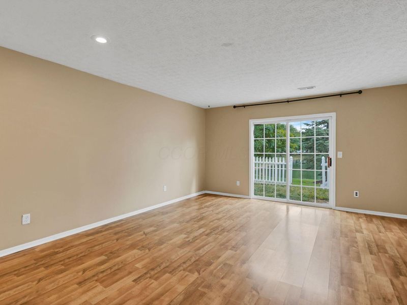 4693 Athalia Drive, Unit 23D, Columbus, OH 43228 Photo 6
