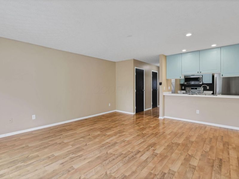 4693 Athalia Drive, Unit 23D, Columbus, OH 43228 Photo 7