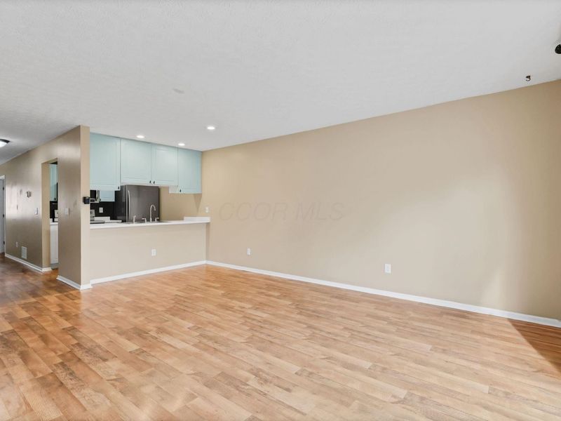 4693 Athalia Drive, Unit 23D, Columbus, OH 43228 Photo 8