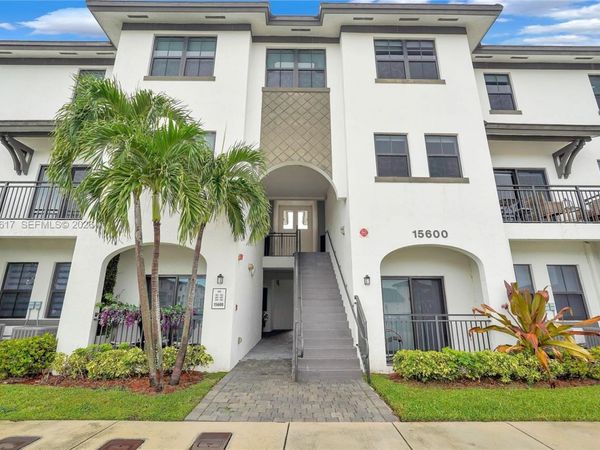 15600 SW 136th St , Unit 102, Miami, FL 33196