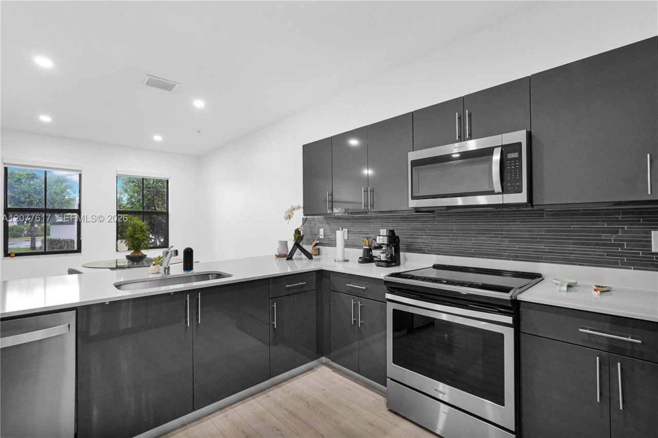 15600 SW 136th St , Unit 102, Miami, FL 33196 Photo