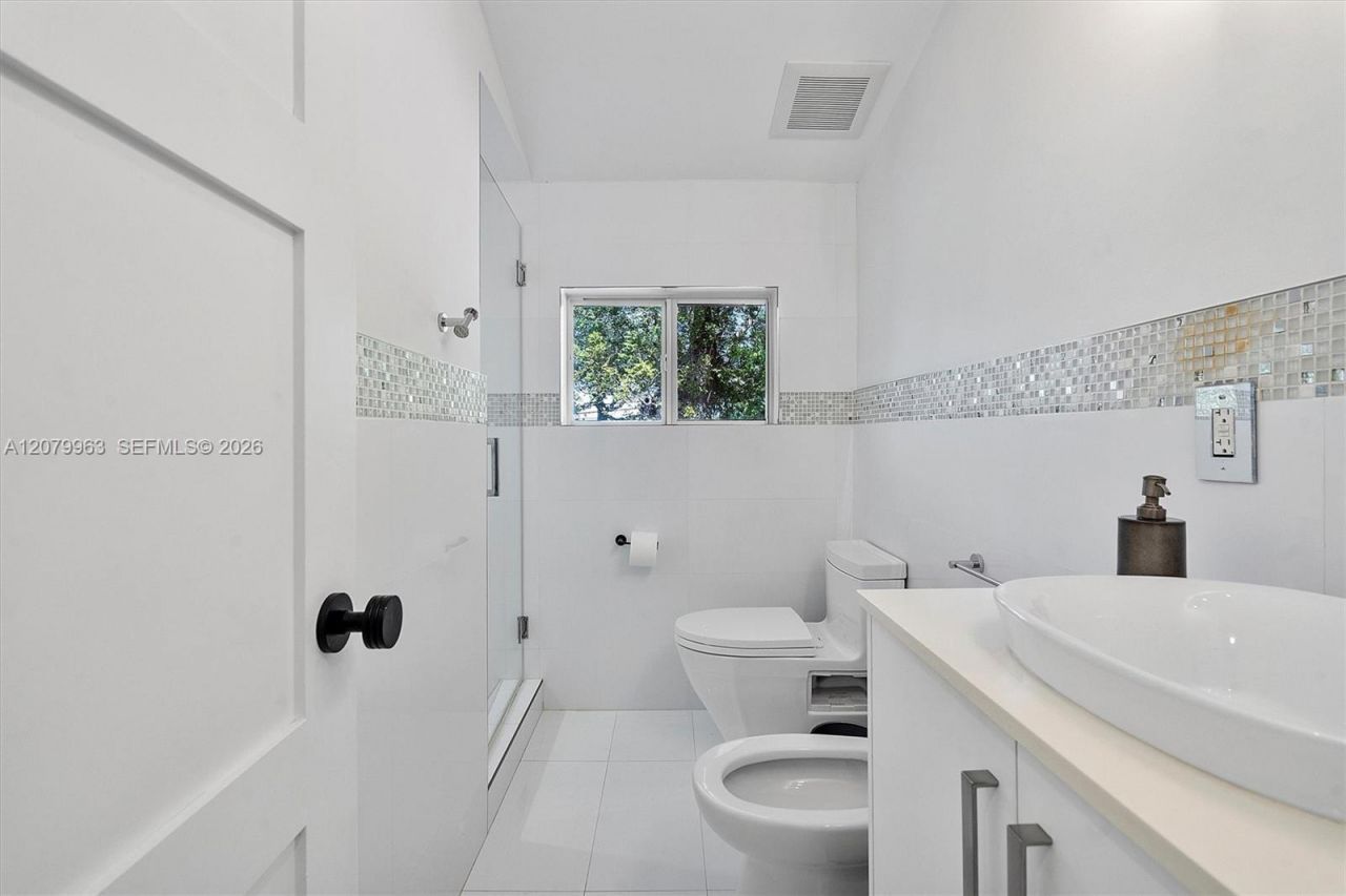 652 NE 105th St , Miami Shores, FL 33138 Photo