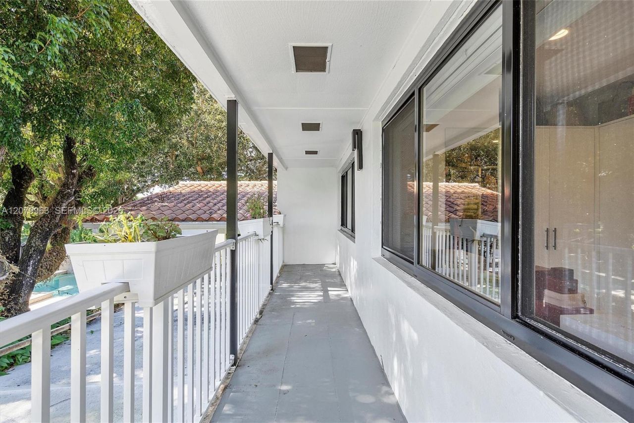 652 NE 105th St , Miami Shores, FL 33138 Photo