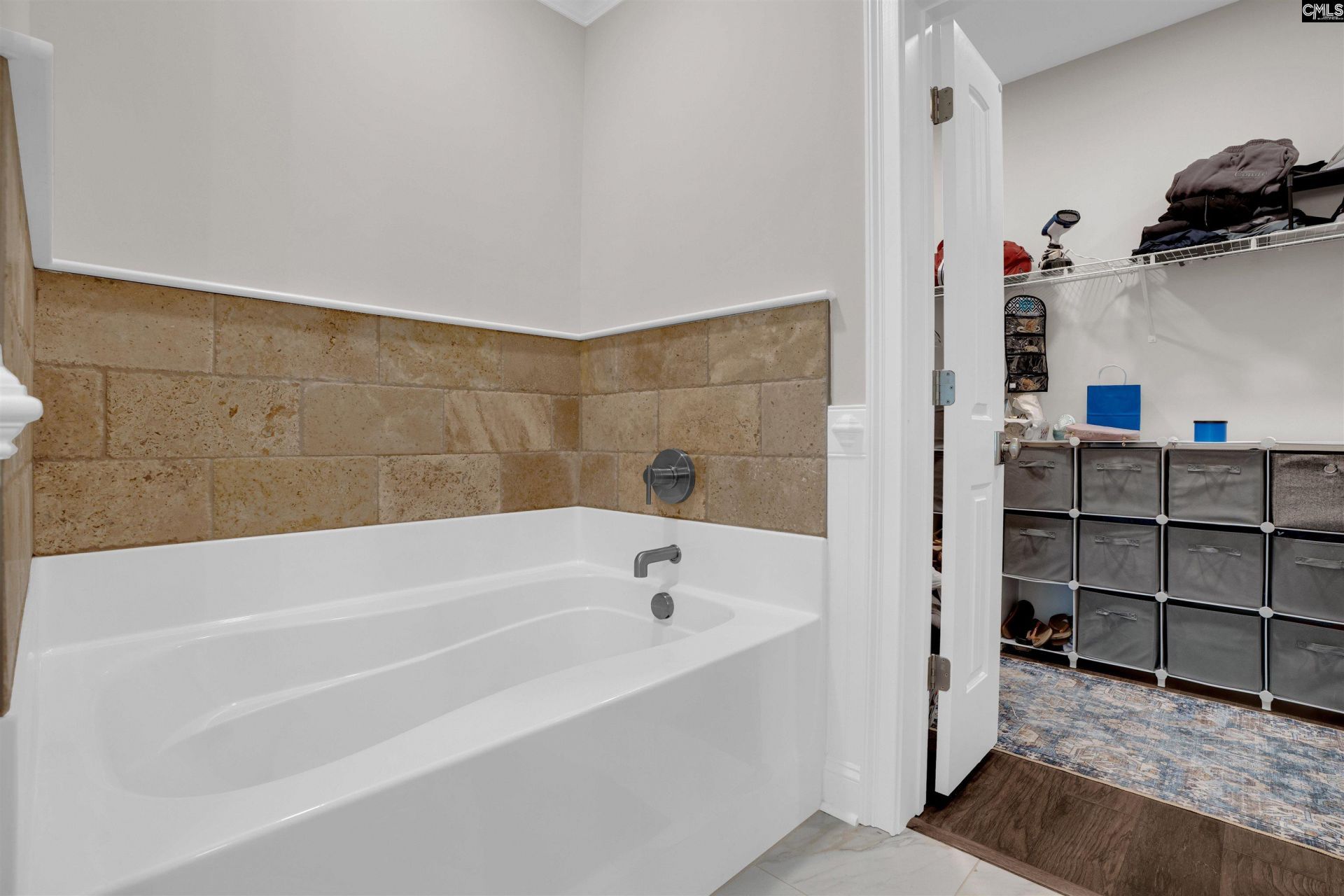 10 Sag Harbor Drive  Photo 18