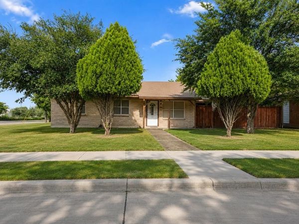 13105 Blossomheath Lane , Dallas, TX 75240