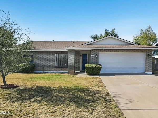 8803 W DIANA Avenue, Peoria, AZ 85345