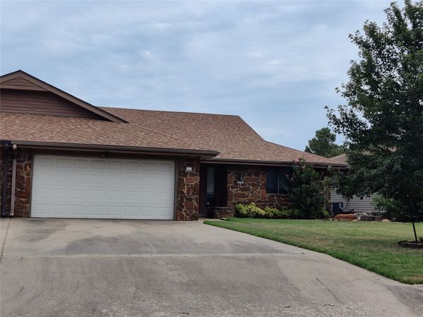 826 SE Quail Ridge Road , Bartlesville, OK 74006