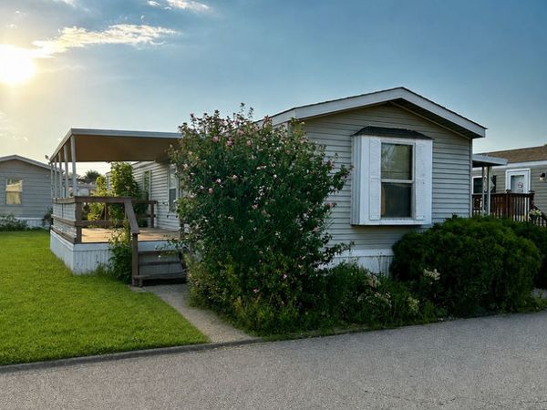 27W370 Geneva Road , West Chicago, IL 60185