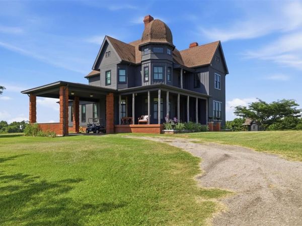 1253 N 4255 Road, Hugo, OK 74743