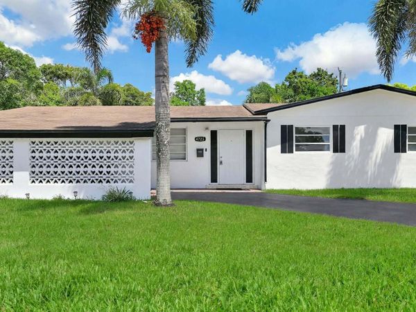 4723 NW 4TH Street, Plantation, FL 33317