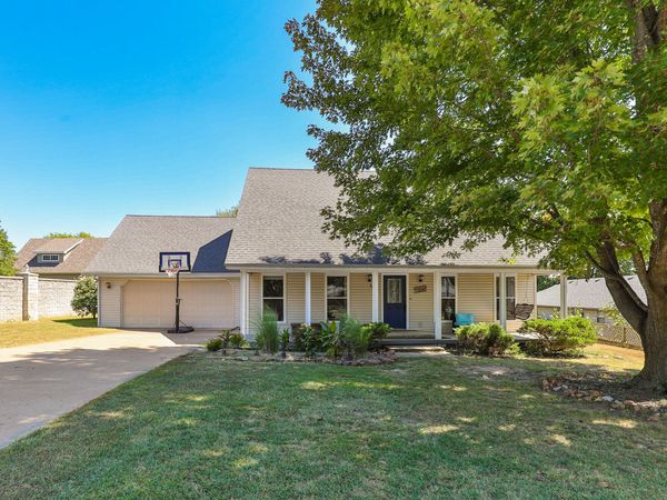 880 Redel Place , Bolivar, MO 65613