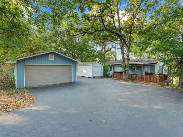100 Cherokee Drive , Kimberling City, MO 65686