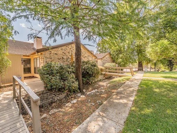 5945 Chimney Wood Circle, Fort Worth, TX 76112