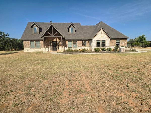 100 Aslan Road , Poolville, TX 76487