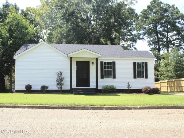 216 6th Avenue, Magee, MS 39111